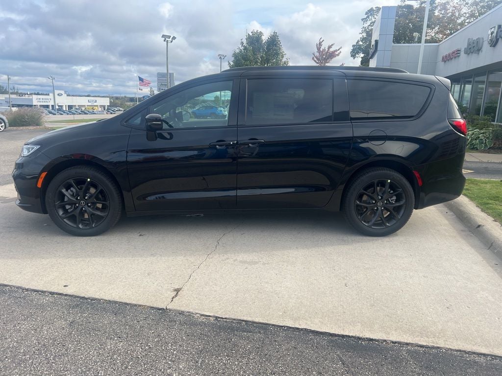 2026 Chrysler Pacifica PACIFICA SELECT AWD