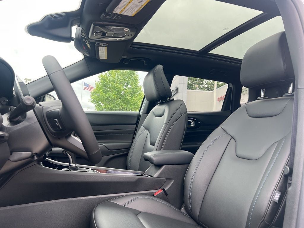 2025 Jeep Compass COMPASS LIMITED 4X4